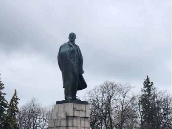 ЕГО ИМЯ НОСИТ НАША ГИМНАЗИЯ. 22 АПРЕЛЯ РОДИЛСЯ В.И. ЛЕНИН.